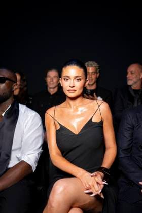 Kylie Jenner au Front Row au défilé Tom Ford Collection Femme Prêt à Porter Printemps Eté 2026 lors de la Fashion Week de Paris PFW , Place Vendôme, à Paris, France, le 1er octobre 2025 Pierre Perusseau Bestimage Front Row Tom Ford fashion show as part of Spring Summer 2026 Paris Fashion Week on October 01, 2025 in Paris, France Paris France  Copyright: xTizianoxDaxSilvax-xPierrexPerusseaux xBestimagexTizianoxDaxSilvax-xPierrexPerusseaux xBestimagex