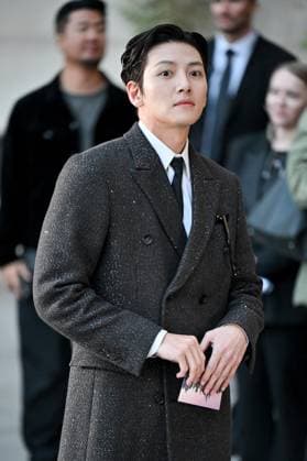 PFW Tom Ford Outside Arrivals Ji Chang-wook arriving at Tom Ford Show during Paris Fashion Week in Paris, France on October 1, 2025. Photo by Julien Reynaud APS-Medias ABACAPRESS.COM Paris France  Copyright: xReynaudxJulien APS-Medias ABACAx