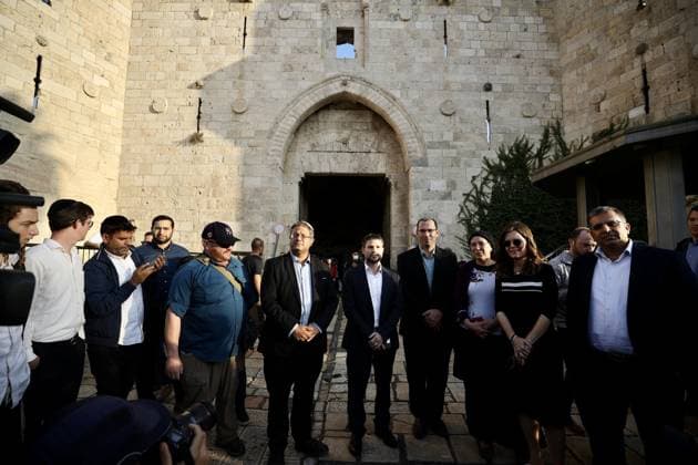 Israeli far-right deputies visit Damascus Gate JERUSALEM - OCTOBER 20: Israeli ultra right-wing MPs Itamar Ben-Gvir (4th L) and Bezalel Smotrich (5th R) arrive at the Damascus Gate, where the events took place for about a week, under the protection of many Israeli police in Jerusalem on October 20, 2021. Kudüs Palestinian Territory, Occupied. Editorial use only. Please get in touch for any other usage.  Copyright: x2025xAnadoluxMostafaxAlkharoufx