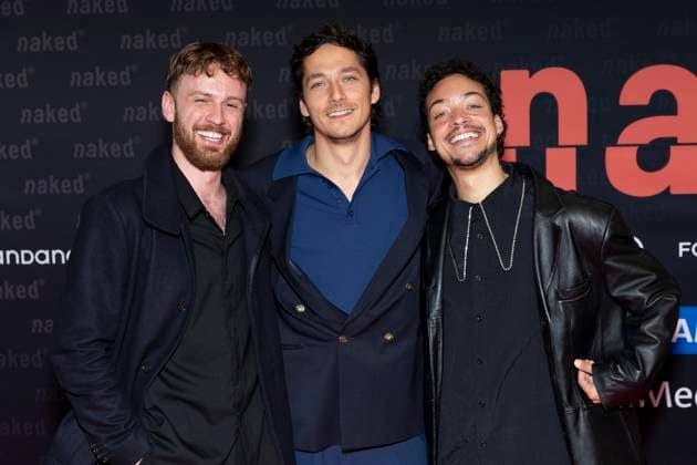 Schauspieler Noah SAAVEDRA (mi.) mit Schauspieler Marco GIANNI (li.) und Aurel MERTZ (re.), Portraet, Portrait, Halbfigur, freundlich, Lachen, bei der Premiere der ARD WDR TV-Serie ,naked, im Filmpalast Koeln, am 01.10.2025.