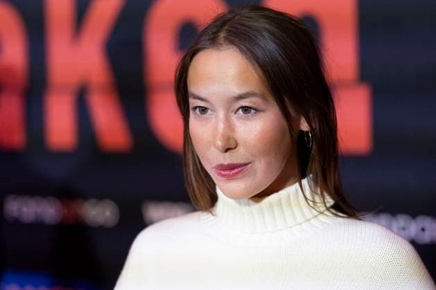 Schauspielerin Malaya Stern TAKEDA (mi.), Portraet, Portrait, freundlich, bei der Premiere der ARD WDR TV-Serie ,naked, im Filmpalast Koeln, am 01.10.2025.