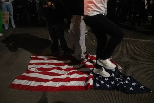 Pro-Palestinian demonstrators walks on a US flag during a protest in front of the Ministry of Foreign Affairs (SRE) against the Israeli army s illegal detention of four Mexican activists traveling on a Sumud flotilla boat in international waters, with the purpose of delivering humanitarian aid to Gaza and demanding diplomatic break with Israel. on October 1, 2025 in Mexico City, Mexico. Mexico City Mexico - ZUMAe321 20251001_zia_e321_022 Copyright: xMarcoxGonzalezx