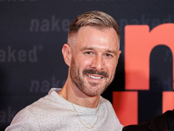 01.10.2025. Köln. Premiere der ARD WDR-Serie naked im Filmpalast Köln. Das sechsteilige Love Noir -Psychodrama zwischen Liebe, Abhängigkeit und Zerstörung von ARD WDR ist die erste deutsche Serie, die sich mit Sexsucht und Co-Abhängigkeit und ihren Auswirkungen auf das Leben der Betroffenen befasst - basierend auf persönlichen Erfahrungen der Drehbuchautorin Silke Eggert. Hier: Jochen Schropp (Rolle: Julian). Köln Filmpalast Nordrhein-Westfalen Deutschland