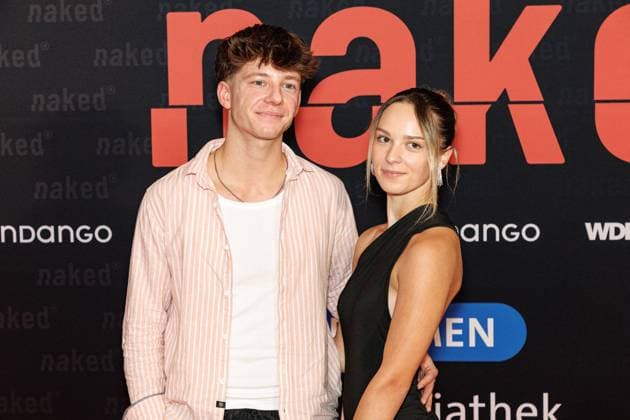 01.10.2025. Köln. Premiere der ARD WDR-Serie naked im Filmpalast Köln. Das sechsteilige Love Noir -Psychodrama zwischen Liebe, Abhängigkeit und Zerstörung von ARD WDR ist die erste deutsche Serie, die sich mit Sexsucht und Co-Abhängigkeit und ihren Auswirkungen auf das Leben der Betroffenen befasst - basierend auf persönlichen Erfahrungen der Drehbuchautorin Silke Eggert. Köln Filmpalast Nordrhein-Westfalen Deutschland
