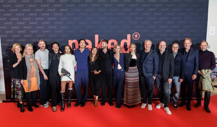 01.10.2025. Köln. Premiere der ARD WDR-Serie naked im Filmpalast Köln. Das sechsteilige Love Noir -Psychodrama zwischen Liebe, Abhängigkeit und Zerstörung von ARD WDR ist die erste deutsche Serie, die sich mit Sexsucht und Co-Abhängigkeit und ihren Auswirkungen auf das Leben der Betroffenen befasst - basierend auf persönlichen Erfahrungen der Drehbuchautorin Silke Eggert. Hier: Köln Filmpalast Nordrhein-Westfalen Deutschland