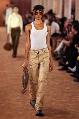 PFW - Acne Studios Runway A model walks the runway during the Acne Studios Womenswear Spring Summer 2026 show as part of Paris Fashion Week on October 01, 2025 in Paris, France. Photo by Alain-Gil Gonzalez ABACAPRESS.COM Paris France  Copyright: xGonzalezxAlain-Gil ABACAx