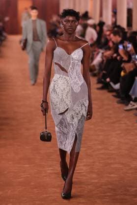 PFW - Acne Studios Runway A model walks the runway during the Acne Studios Womenswear Spring Summer 2026 show as part of Paris Fashion Week on October 01, 2025 in Paris, France. Photo by Alain-Gil Gonzalez ABACAPRESS.COM Paris France  Copyright: xGonzalezxAlain-Gil ABACAx