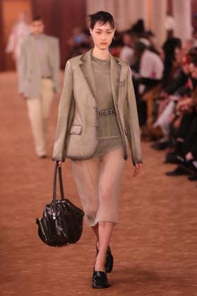 PFW - Acne Studios Runway A model walks the runway during the Acne Studios Womenswear Spring Summer 2026 show as part of Paris Fashion Week on October 01, 2025 in Paris, France. Photo by Alain-Gil Gonzalez ABACAPRESS.COM Paris France  Copyright: xGonzalezxAlain-Gil ABACAx