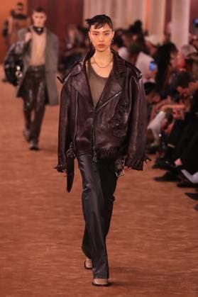PFW - Acne Studios Runway A model walks the runway during the Acne Studios Womenswear Spring Summer 2026 show as part of Paris Fashion Week on October 01, 2025 in Paris, France. Photo by Alain-Gil Gonzalez ABACAPRESS.COM Paris France  Copyright: xGonzalezxAlain-Gil ABACAx