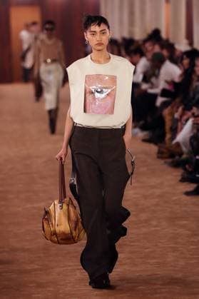 PFW - Acne Studios Runway A model walks the runway during the Acne Studios Womenswear Spring Summer 2026 show as part of Paris Fashion Week on October 01, 2025 in Paris, France. Photo by Alain-Gil Gonzalez ABACAPRESS.COM Paris France  Copyright: xGonzalezxAlain-Gil ABACAx