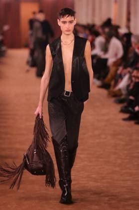 PFW - Acne Studios Runway A model walks the runway during the Acne Studios Womenswear Spring Summer 2026 show as part of Paris Fashion Week on October 01, 2025 in Paris, France. Photo by Alain-Gil Gonzalez ABACAPRESS.COM Paris France  Copyright: xGonzalezxAlain-Gil ABACAx