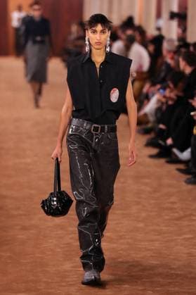 PFW - Acne Studios Runway A model walks the runway during the Acne Studios Womenswear Spring Summer 2026 show as part of Paris Fashion Week on October 01, 2025 in Paris, France. Photo by Alain-Gil Gonzalez ABACAPRESS.COM Paris France  Copyright: xGonzalezxAlain-Gil ABACAx