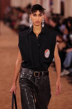 PFW - Acne Studios Runway A model walks the runway during the Acne Studios Womenswear Spring Summer 2026 show as part of Paris Fashion Week on October 01, 2025 in Paris, France. Photo by Alain-Gil Gonzalez ABACAPRESS.COM Paris France  Copyright: xGonzalezxAlain-Gil ABACAx