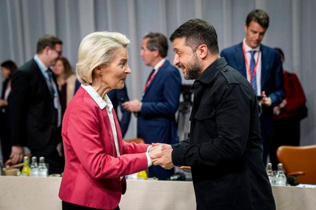 EU Summit: Meeting Start at Bella Center Chairwoman of the European Commission, Ursula von der Leyen, and Ukraine s President, Volodymyr Zelensky, as the EU s European leaders and leaders of key European and international institutions meet for an informal political and strategic dialogue at Bella Center in Copenhagen, Denmark, on Thursday, October 2, 2025. Denmark is hosting the seventh meeting of the European Political Community, EPC.. (Photo: Ida Marie Odgaard Ritzau Scanpix) , Copenhagen Denmark *** EU Summit Meeting Start at Bella Center Chairwoman of the European Commission, Ursula von der Leyen, and Ukraine s President, Volodymyr Zelensky, as the EU s European leaders and leaders of key European and international institutions meet f  Copyright: RitzauxScanpix IdaxMariexOdgaardx spdk20251002-161938-L
