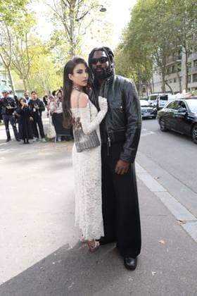Milla Lapidus, Damso aux arrivées du défilé Rabanne Collection Femme Prêt à Porter Printemps Eté 2026 lors de la Fashion Week de Paris PFW , à lUNESCO, à Paris, France, le 2 octobre 2025 Denis Guignebourg Bestimage Arrivals Rabanne fashion show as part of Spring Summer 2026 Paris Fashion Week on October 02, 2025 in Paris, France Paris France  Copyright: xDenisxGuignebourgx xBestimagexDenisxGuignebourgx xBestimagex
