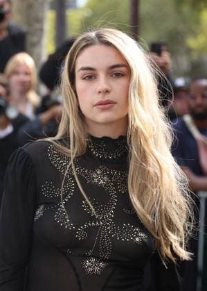 Adèle Castillon aux arrivées du défilé Rabanne Collection Femme Prêt à Porter Printemps Eté 2026 lors de la Fashion Week de Paris PFW , à lUNESCO, à Paris, France, le 2 octobre 2025 Denis Guignebourg Bestimage Arrivals Rabanne fashion show as part of Spring Summer 2026 Paris Fashion Week on October 02, 2025 in Paris, France Paris France  Copyright: xDenisxGuignebourgx xBestimagexDenisxGuignebourgx xBestimagex