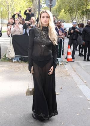 Adèle Castillon aux arrivées du défilé Rabanne Collection Femme Prêt à Porter Printemps Eté 2026 lors de la Fashion Week de Paris PFW , à lUNESCO, à Paris, France, le 2 octobre 2025 Denis Guignebourg Bestimage Arrivals Rabanne fashion show as part of Spring Summer 2026 Paris Fashion Week on October 02, 2025 in Paris, France Paris France  Copyright: xDenisxGuignebourgx xBestimagexDenisxGuignebourgx xBestimagex