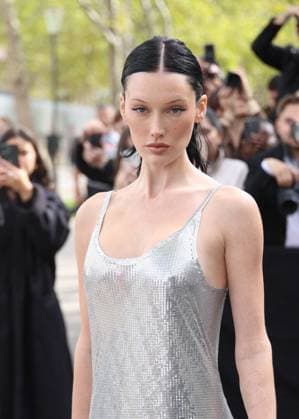 Meredith Duxbury aux arrivals du défilé Rabanne Collection Femme Prêt à Porter Printemps Eté 2026 lors de la Fashion Week de Paris PFW , à lUNESCO, à Paris, France, le 2 octobre 2025 Denis Guignebourg Bestimage Arrivals Rabanne fashion show as part of Spring Summer 2026 Paris Fashion Week on October 02, 2025 in Paris, France Paris France  Copyright: xDenisxGuignebourgx xBestimagexDenisxGuignebourgx xBestimagex