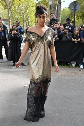 PFW Rabanne Outside Arrivals Samia Kanaan arriving at Rabanne show during Paris Fashion Week in Paris, France on October 2, 2025. Photo by Julien Reynaud APS-Medias ABACAPRESS.COM Paris France  Copyright: xReynaudxJulien APS-Medias ABACAx
