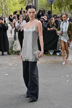 PFW Rabanne Outside Arrivals Meredith Duxbury arriving at Rabanne show during Paris Fashion Week in Paris, France on October 2, 2025. Photo by Julien Reynaud APS-Medias ABACAPRESS.COM Paris France  Copyright: xReynaudxJulien APS-Medias ABACAx