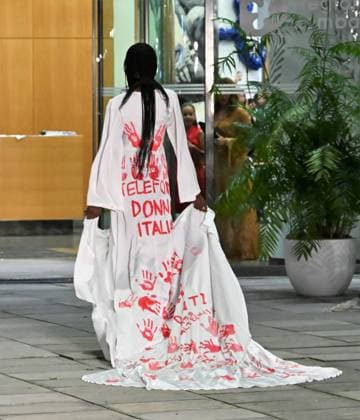 Milan, Italy Il Filo del Coraggio fashion show event dedicated to women against violence by the Italian-Moroccan designer Hnia Harrati at the Fontana e Rocce of Palazzo Lombardia during Fashion Week. Celebrities, institutions and associations are present. In the photo: model at the closing show with a particular white dress symbolizing the fight against violence against women.  Copyright: xNickxZonnax xipa-agency.netx xNickxZonnax IPA_Agency_IPA66058221