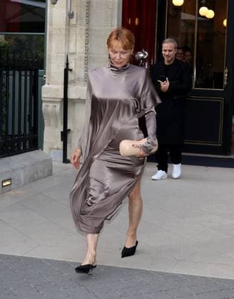 Pamela Anderson in Paris Pamela Anderson s new hairstyle in Paris during Fashion Week. France , Paris on october 2 , 2025  Copyright: xDFYx