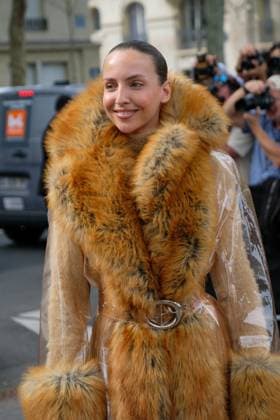 PFW - Paco Rabanne Outside Arrivals Carla Ginola wears a plastic clear coat with fur collar cuffs and trim, silver combat boots, silver and a gold metallic Rabanne bag Carla Ginola at Paco Rabanne show during the Womenswear Spring Summer 2026 as part of Paris Fashion Week on October 2, 2025 in Paris, France. Photo by Robin Psaila ABACAPRESS.COM Paris France  Copyright: xPsailaxRobin ABACAx
