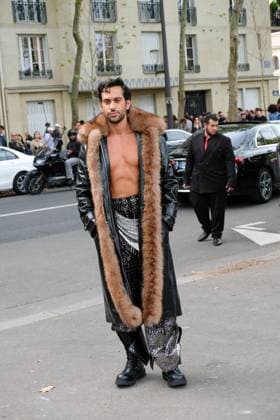 PFW - Paco Rabanne Outside Arrivals Alessandro Mahmoud aka Mahmood Mahmood at Paco Rabanne show during the Womenswear Spring Summer 2026 as part of Paris Fashion Week on October 2, 2025 in Paris, France. Photo by Robin Psaila ABACAPRESS.COM Paris France  Copyright: xPsailaxRobin ABACAx