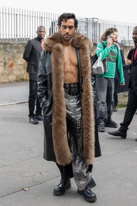 PFW - Rabanne Womenswear Spring-Summer - Arrivals NB Mahmood arriving at the Rabanne Womenswear Spring-Summer 2026 show as part of Paris Fashion Week on October 02, 2025 in Paris, France. Photo by Nasser Berzane ABACAPRESS.COM Paris France  Copyright: xBerzanexNasser ABACAx