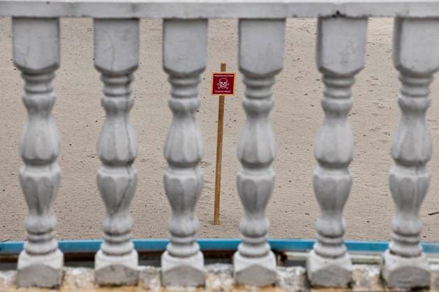 Odessa Braces For War in Ukraine - 16 Apr 2022 April 17, 2022, Odessa, Ukraine: A warning sign saying Mine Danger! on a beach on Odessa s Black Sea coast amid Russian aggression in Odessa. Russia invaded Ukraine on 24 February 2022, triggering the largest military attack in Europe since World War II. Copyright: xGrahamxMartinx