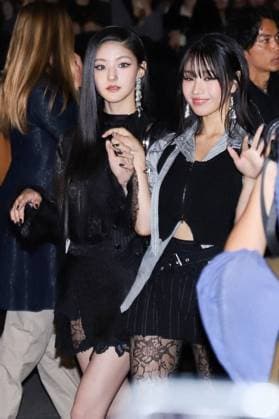 Natty Thai singer with grey shirt Haneul South Korean musician Celebrities at Isabel Marant Women Ready to Wear Spring Summer 2026 Collection fashion show, during Paris Fashion Week on october 2nd 2025 Yoann Ouahcene Bestimage Celebrities at Isabel Marant Women Ready to Wear Spring Summer 2026 Collection fashion show, during Paris Fashion Week on october 2nd 2025 Paris France  Copyright: xYoannxOuahcenex xBestimagexYoannxOuahcenex xBestimagex