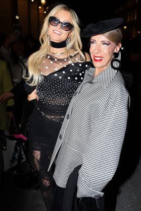Paris Hilton and Helene in Paris leaving the Isabel Marant Collection Femme Prêt à Porter Printemps Eté 2026 fashion show during Paris Fashion Week PFW on October 2, 2025 Yoann Ouahcene Bestimage Celebs at Isabel Marant Spring Summer 2026 Ready to Wear Womens Collection fashion show during Paris Fashion Week PFW on October 2, 2025 Paris France  Copyright: xYoannxOuahcenex xBestimagexYoannxOuahcenex xBestimagex