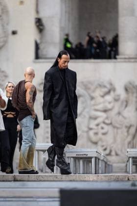 Rick Owens au défilé Rick Owens Collection Femme Prêt à Porter Printemps Eté 2026 lors de la Fashion Week de Paris, le 2 octobre 2025 Julien Sarkissian Bestimage Celebrities at Rick Owens Women Ready to Wear Spring Summer 2026 Collection fashion show, during Paris Fashion Week on october 2nd 2025 Paris France  Copyright: xJulienxSarkissianx xBestimagexJulienxSarkissianx xBestimagex
