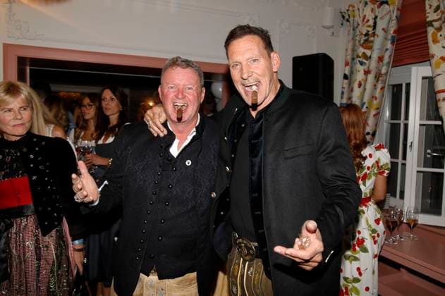 Ralf Moeller mit Gast beim 1. Fine Time Business Club Oktoberfest im Käfer-Stammhaus. München, 02.10.2025 *** Ralf Moeller with guest at the 1 Fine Time Business Club Oktoberfest at the Käfer flagship store in Munich, 02 10 2025 Foto:xAgenturxWehnertx xGränzdörferx xFuturexImagex business_oktoberfest_5032