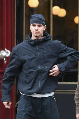 PFW - Romeo Beckham Leaves His Hotel Romeo Beckham leaves his hotel in Paris, France on October 3, 2025, during Paris Fashion Week. Photo by Florian Poitout ABACAPRESS.COM Paris France  Copyright: xPoitoutxFlorian ABACAx