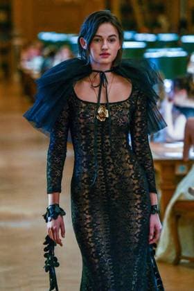 PFW - Wild Rose & Sparrow A model poses on the runway during Wild Rose & Sparrow SS26 PFW Runway Show, Nuit Au Ballet as part of Paris Fashion Week on October 2, 2025 in Paris, France. Photo by Shootpix ABACAPRESS.COM Paris France  Copyright: xShootpix ABACAx