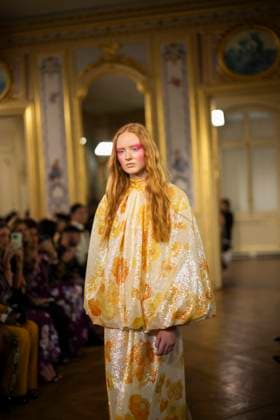 PFW - Leonard Paris A model presents a creation by Leonard Paris for the Women Ready-to-wear Spring-Summer 2026 collection as part of the Paris Fashion Week, in Paris on October 3, 2025. Photo by Eliot Blondet ABACAPRESS.COM Paris Ile-de-France France  Copyright: xBlondetxEliot ABACAx