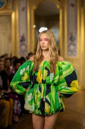 PFW - Leonard Paris A model presents a creation by Leonard Paris for the Women Ready-to-wear Spring-Summer 2026 collection as part of the Paris Fashion Week, in Paris on October 3, 2025. Photo by Eliot Blondet ABACAPRESS.COM Paris Ile-de-France France  Copyright: xBlondetxEliot ABACAx
