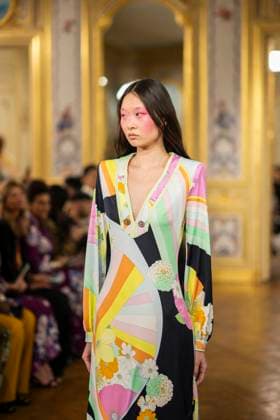PFW - Leonard Paris A model presents a creation by Leonard Paris for the Women Ready-to-wear Spring-Summer 2026 collection as part of the Paris Fashion Week, in Paris on October 3, 2025. Photo by Eliot Blondet ABACAPRESS.COM Paris Ile-de-France France  Copyright: xBlondetxEliot ABACAx