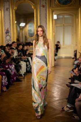 PFW - Leonard Paris A model presents a creation by Leonard Paris for the Women Ready-to-wear Spring-Summer 2026 collection as part of the Paris Fashion Week, in Paris on October 3, 2025. Photo by Eliot Blondet ABACAPRESS.COM Paris Ile-de-France France  Copyright: xBlondetxEliot ABACAx