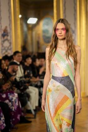 PFW - Leonard Paris A model presents a creation by Leonard Paris for the Women Ready-to-wear Spring-Summer 2026 collection as part of the Paris Fashion Week, in Paris on October 3, 2025. Photo by Eliot Blondet ABACAPRESS.COM Paris Ile-de-France France  Copyright: xBlondetxEliot ABACAx