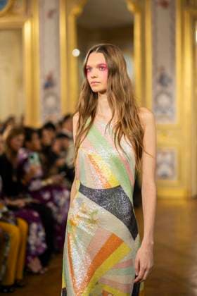 PFW - Leonard Paris A model presents a creation by Leonard Paris for the Women Ready-to-wear Spring-Summer 2026 collection as part of the Paris Fashion Week, in Paris on October 3, 2025. Photo by Eliot Blondet ABACAPRESS.COM Paris Ile-de-France France  Copyright: xBlondetxEliot ABACAx