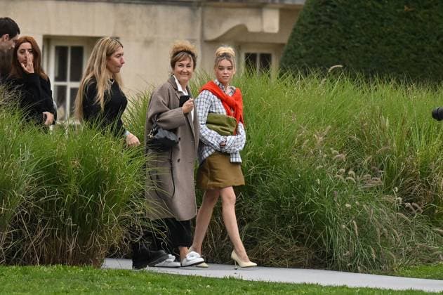 PFW Loewe Outside Arrivals Milly Alcock arriving at Loewe show during Paris Fashion Week in Paris, France on October 3, 2025. Photo by Julien Reynaud APS-Medias ABACAPRESS.COM Paris France  Copyright: xReynaudxJulien APS-Medias ABACAx