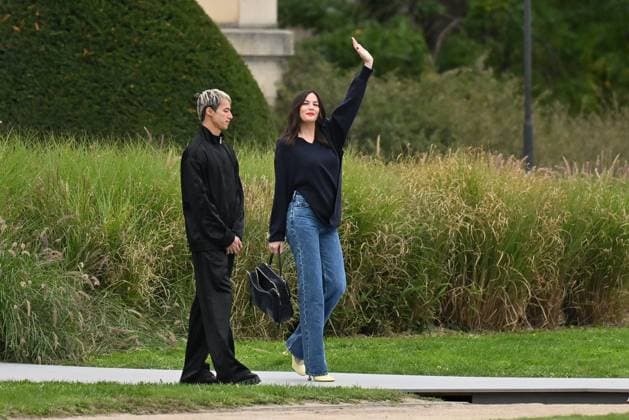 PFW Loewe Outside Arrivals Liv Tyler arriving at Loewe show during Paris Fashion Week in Paris, France on October 3, 2025. Photo by Julien Reynaud APS-Medias ABACAPRESS.COM Paris France  Copyright: xReynaudxJulien APS-Medias ABACAx