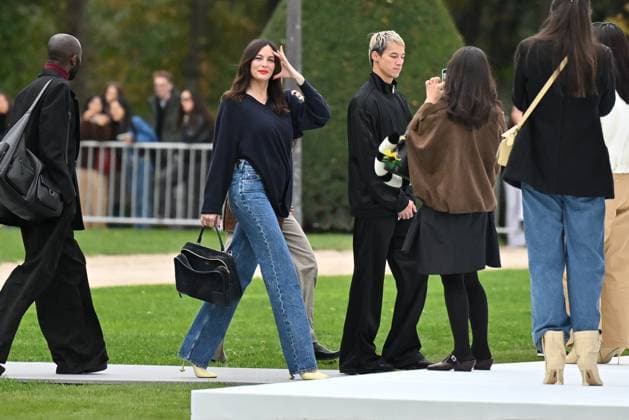 PFW Loewe Outside Arrivals Liv Tyler arriving at Loewe show during Paris Fashion Week in Paris, France on October 3, 2025. Photo by Julien Reynaud APS-Medias ABACAPRESS.COM Paris France  Copyright: xReynaudxJulien APS-Medias ABACAx