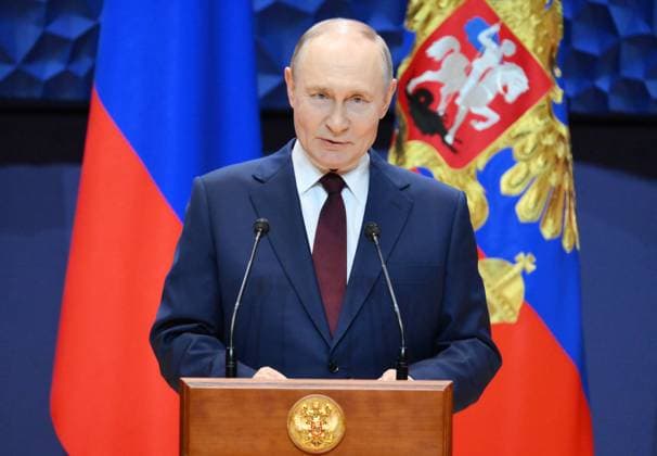 Russia Putin State Awards Presentation 9018835 03.10.2025 Russian President Vladimir Putin speaks during a ceremony to present state awards to mentors and teachers of military personnel, participants in the special military operation, at the new Sirius Concert and Theatre Centre of the Sirius Federal Territory, Krasnodar Region, Russia. Grigory Sysoev Sputnik Federal territory Sirius Russia  Copyright: xGrigoryxSysoevx