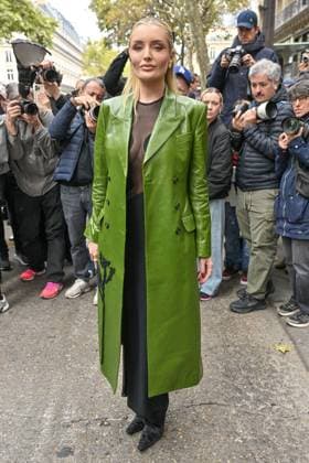PFW Giambattista Valli Outside Arrivals Guest arriving at Giambattista Valli show during Paris Fashion Week in Paris, France on October 3, 2025. Photo by Julien Reynaud APS-Medias ABACAPRESS.COM Paris France  Copyright: xReynaudxJulien APS-Medias ABACAx