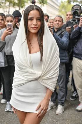 PFW Giambattista Valli Outside Arrivals Emilia Mernes arriving at Giambattista Valli show during Paris Fashion Week in Paris, France on October 3, 2025. Photo by Julien Reynaud APS-Medias ABACAPRESS.COM Paris France  Copyright: xReynaudxJulien APS-Medias ABACAx