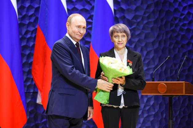 RUSSIA, KRASNODAR REGION - OCTOBER 3, 2025: Russia s President Vladimir Putin (L) awards a Badge of Distinction For Mentoring to Tatyana Timkina, a veteran of the All-Russian Public Organisation of Veterans (Pensioners) of War, Labour, the Armed Forces of the Russian Federation, and Law Enforcement Agencies for the Omsk Region, during a ceremony to award mentors and teachers of participants in the special military operation on Teacher s Day in the Sirius Federal Territory. Mikhail Metzel Russian Presidential Press and Information Office TASS  84545253