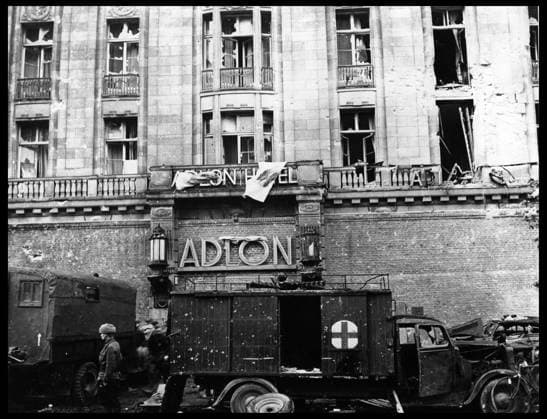 Deuxieme Guerre Mondiale (1939-1945) : Berlin (Allemagne) debut mai 1945 - Facade du celebre hotel Adlon apres la prise de l ex capitale du IIIe Reich par les troupes sovietiques RECORD DATE NOT STATED *** World War II 1939 1945 Berlin Germany early May 1945 Facade of the famous Adlon Hotel after the capture of the former capital of the Third Reich by Soviet troops RECORD DATE NOT STATED  Copyright: x usis-dite opale.photox